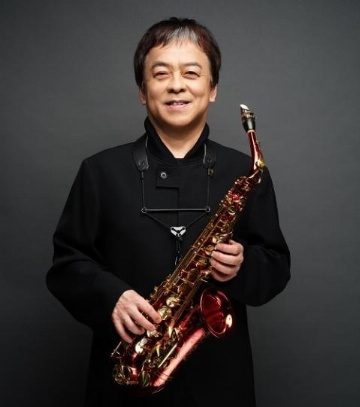 須川 展也